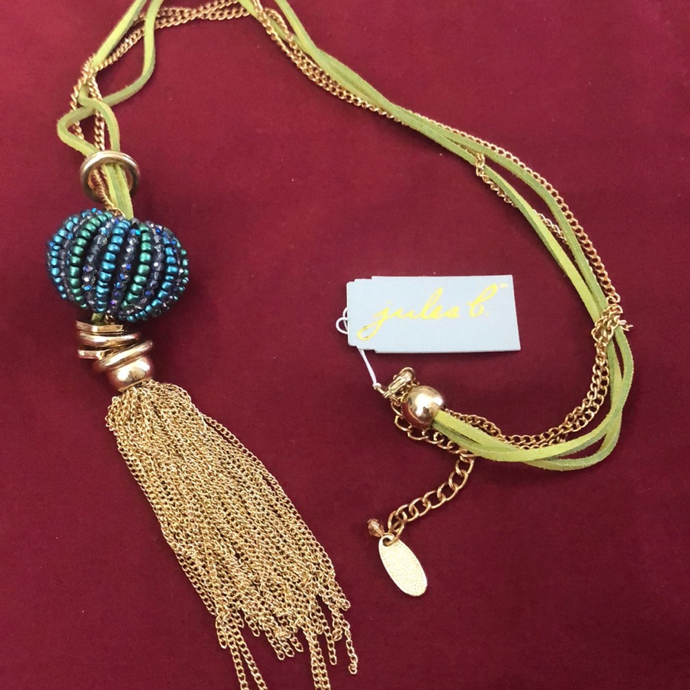 Fancy gold tone necklace.